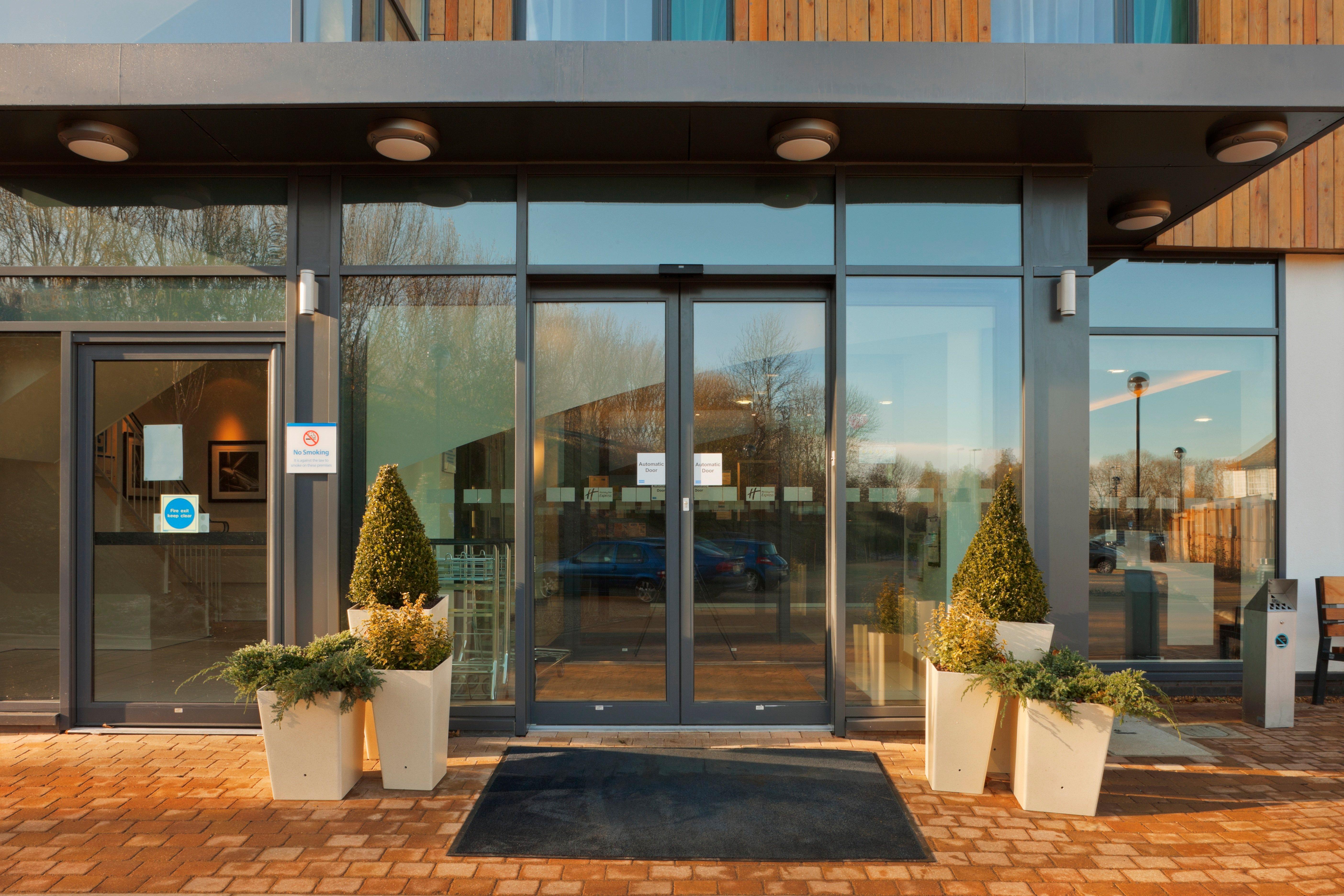 Express Cambridge M11 Jct 10 By Ihg Отель Даксфорд