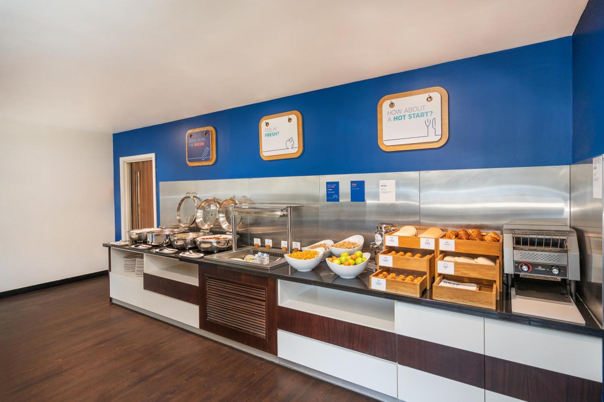 Express Cambridge M11 Jct 10 By Ihg Отель 3*