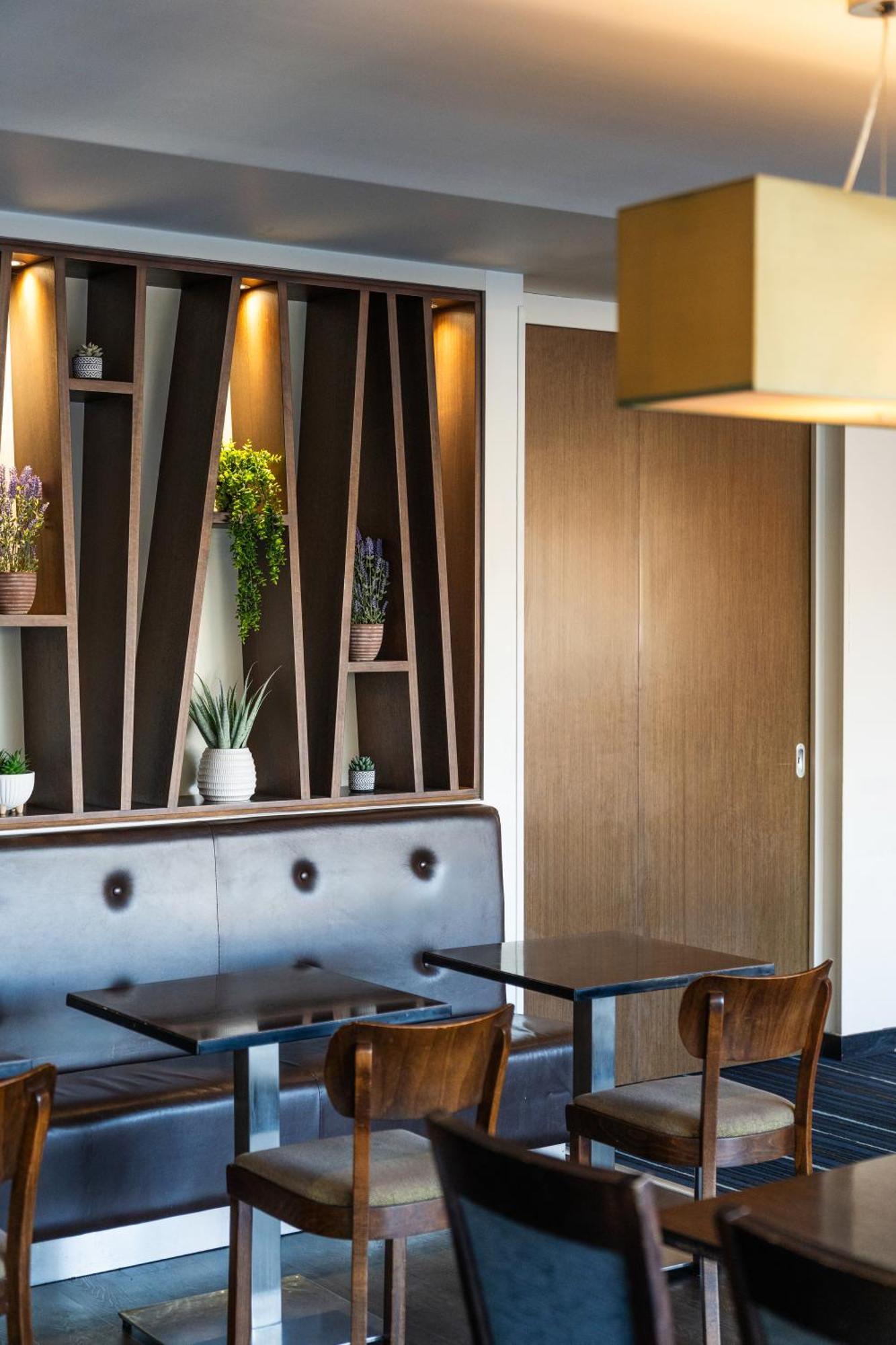 Express Cambridge M11 Jct 10 By Ihg Отель Даксфорд