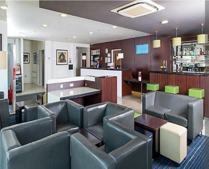 Express Cambridge M11 Jct 10 By Ihg Даксфорд