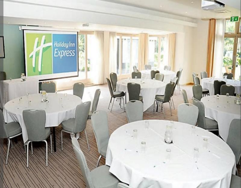 Отель Express Cambridge M11 Jct 10 By Ihg 3*